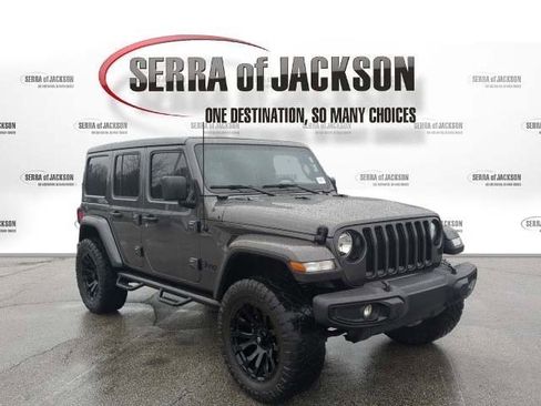 Used 2022 Jeep Wrangler Unlimited Sahara image 2