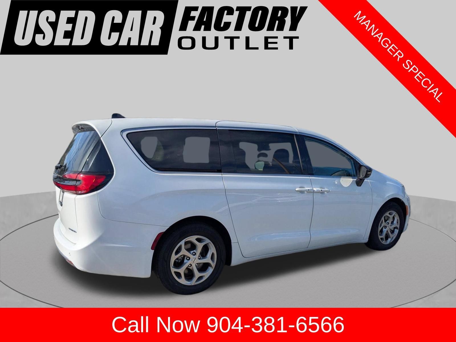 Used 2024 Chrysler Pacifica Limited FWD image 4