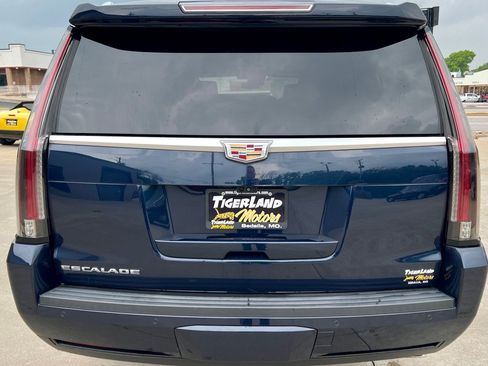 Used 2017 Cadillac Escalade ESV Platinum AWD/4WD image 6