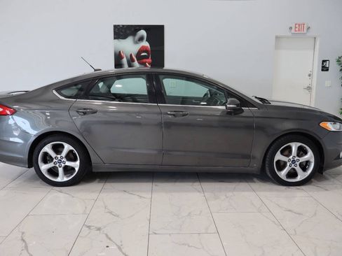 Used 2016 Ford Fusion SE w/ Equipment Group 201A FWD image 2