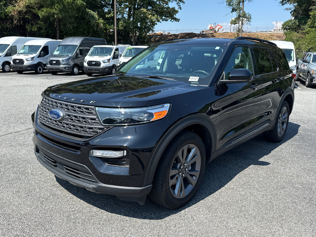 Used 2024 Ford Explorer XLT w/ Equipment Group 202A AWD/4WD image 3