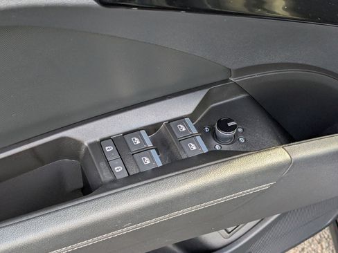 Used 2022 Audi Q4 e-tron Premium Plus image 12