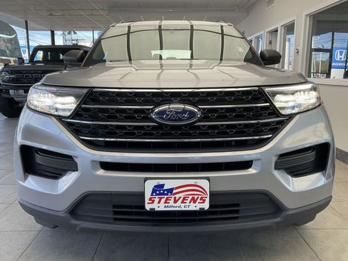 Used 2020 Ford Explorer XLT image 2