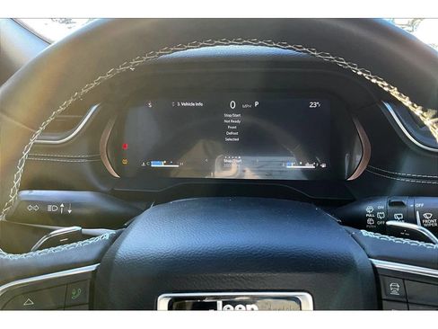 Used 2024 Jeep Grand Cherokee Laredo w/ Trailer Tow Package image 27