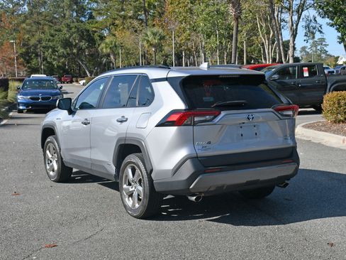 Used 2020 Toyota RAV4 Limited image 3