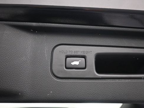Certified 2023 Honda Pilot Touring image 24