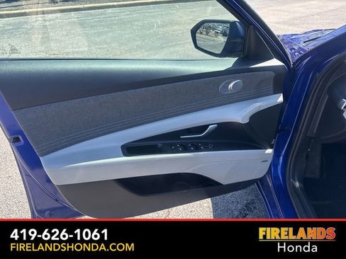 Used 2023 Hyundai Elantra Limited FWD image 11