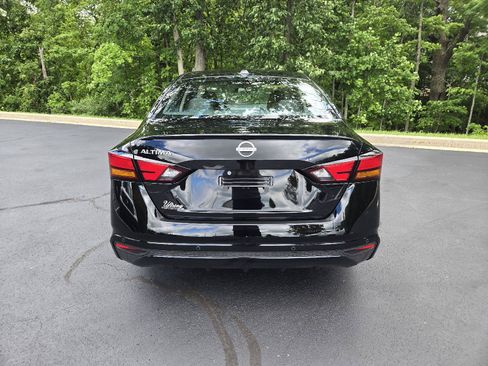 Used 2025 Nissan Altima 2.5 SV FWD image 8
