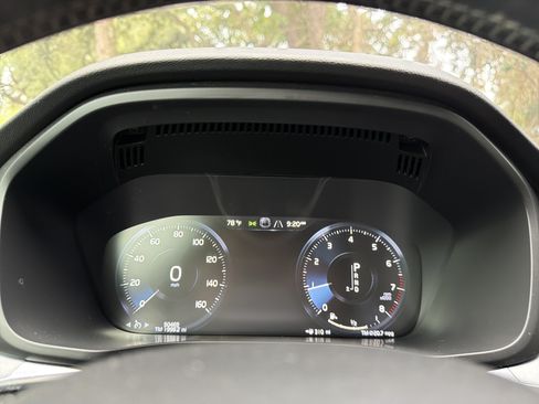 Used 2020 Volvo XC60 T5 Momentum w/ Protection Package Premier FWD image 21