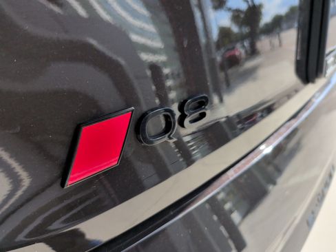 Used 2024 Audi Q8 e-tron Premium Plus w/ Premium Plus Package AWD/4WD image 35