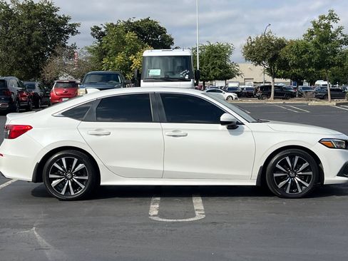 Used 2023 Honda Civic EX image 3