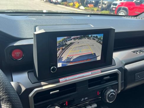 Certified 2025 Toyota Tacoma TRD Off-Road AWD/4WD image 25