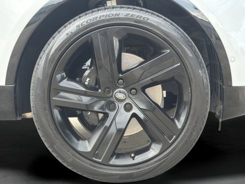 Used 2023 Land Rover Discovery Metropolitan Edition AWD/4WD image 6