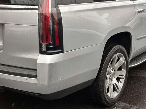 Used 2019 Cadillac Escalade ESV Luxury image 12