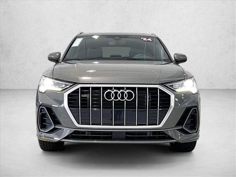 Used 2024 Audi Q3 2.0T Premium w/ Convenience Package AWD/4WD image 3