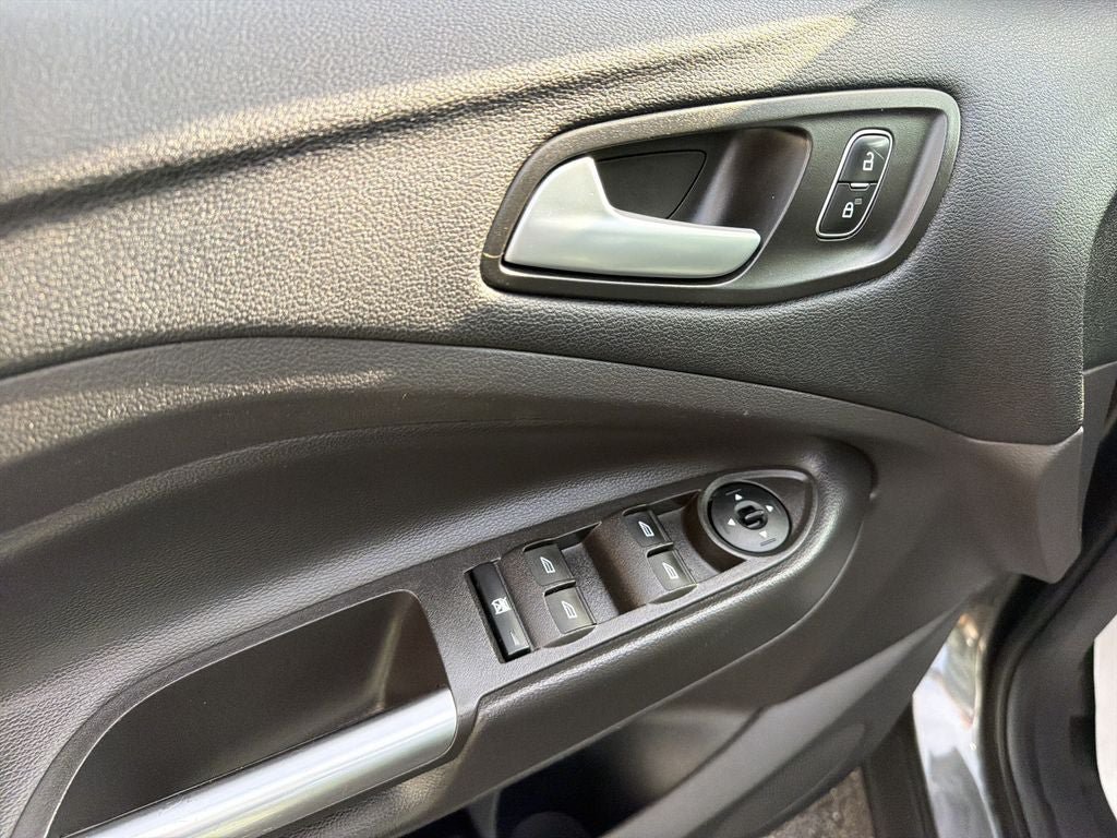 Used 2018 Ford Escape SE FWD image 15