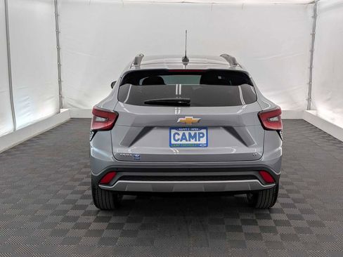 New 2026 Chevrolet Trax LT w/ Sunroof Package FWD image 5