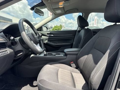 Used 2025 Nissan Altima 2.5 SV FWD image 13