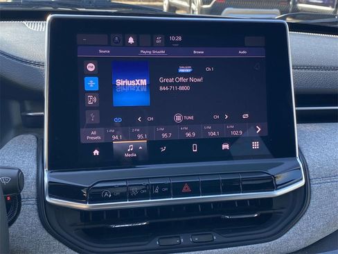 Used 2024 Jeep Compass Latitude image 25