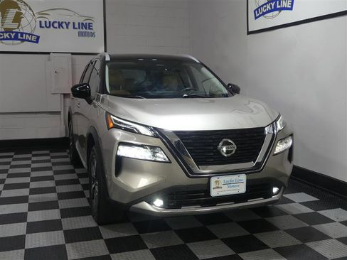 Used 2021 Nissan Rogue Platinum AWD/4WD image 5