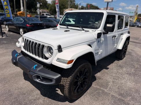 Used 2024 Jeep Wrangler Unlimited Sahara AWD/4WD image 10