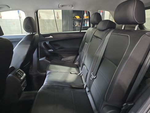 Used 2021 Volkswagen Tiguan SE FWD image 14