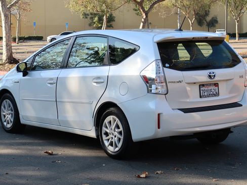 Used 2014 Toyota Prius V Two image 4