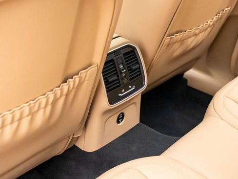 Certified 2026 Porsche Macan AWD/4WD image 19
