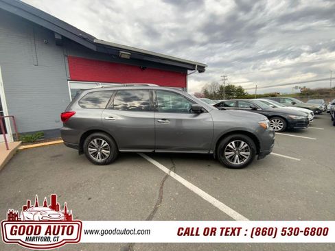 Used 2017 Nissan Pathfinder S image 4