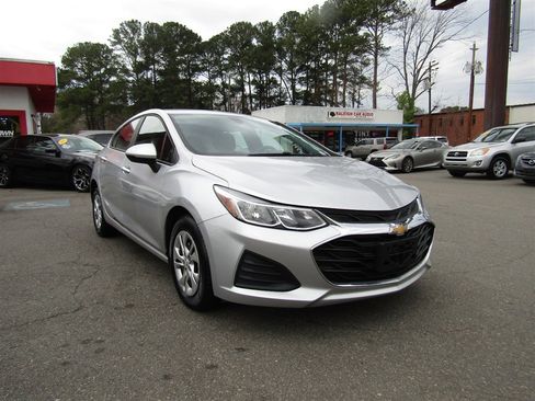 Used 2019 Chevrolet Cruze LS image 11
