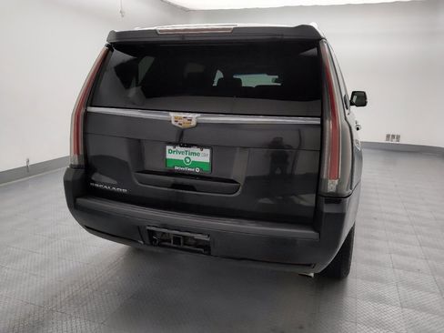 Used 2018 Cadillac Escalade Platinum AWD/4WD image 7
