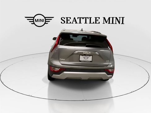 Used 2023 Kia Niro EX FWD image 9