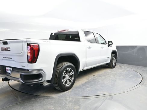 Used 2025 GMC Sierra 1500 SLT image 9