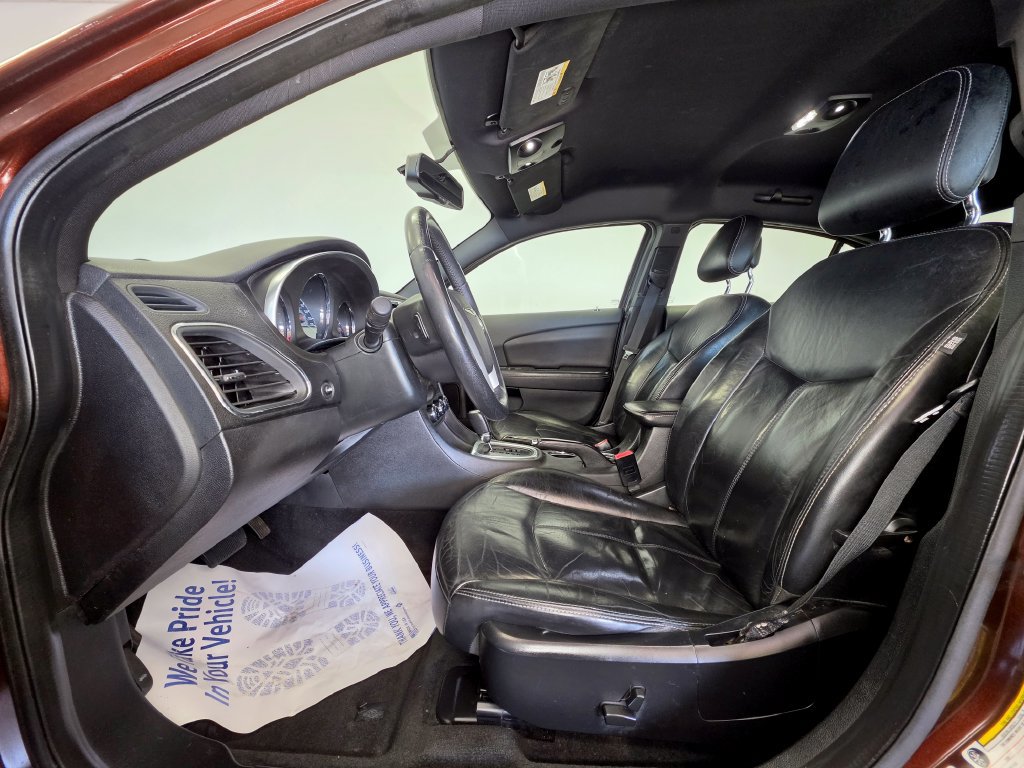 Used 2013 Chrysler 200 Limited FWD image 2