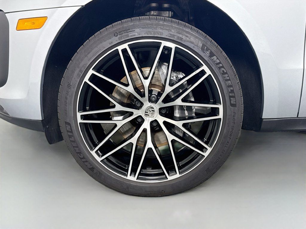 Certified 2026 Porsche Macan AWD/4WD image 31