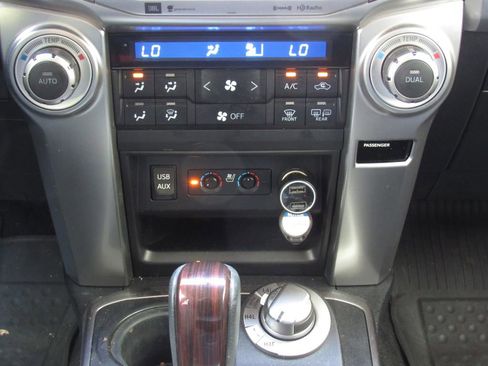Used 2018 Toyota 4Runner Limited AWD/4WD image 32