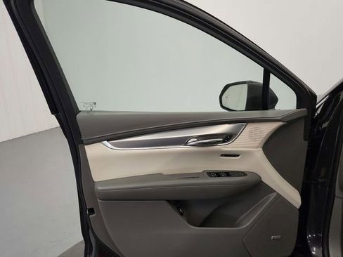 Used 2017 Cadillac XT5 Luxury w/ Driver Awareness Package AWD/4WD image 32