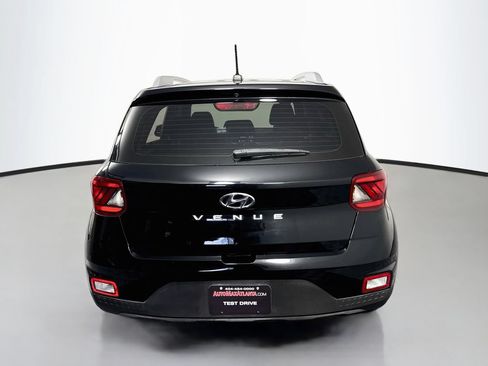 Used 2023 Hyundai Venue SEL FWD image 6
