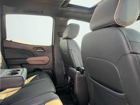 Used 2023 GMC Canyon Denali image 28