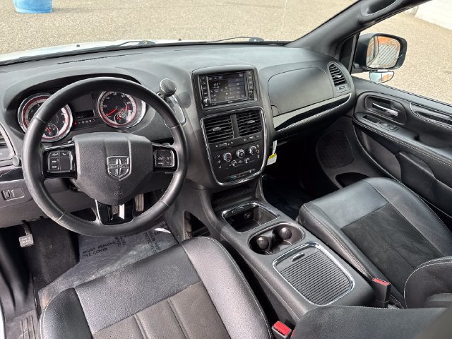 Used 2019 Dodge Grand Caravan SXT w/ Blacktop Package FWD image 12
