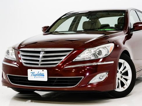 Used 2012 Hyundai Genesis 3.8 image 2