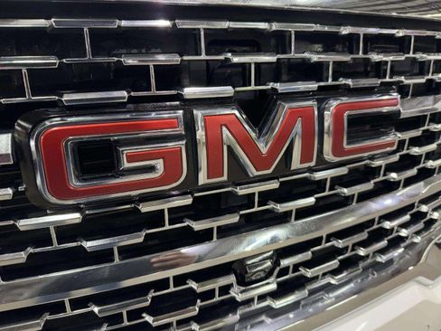 Used 2021 GMC Acadia Denali w/ Denali Technology Package image 17