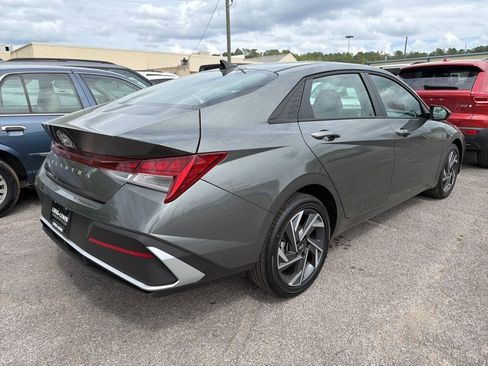 Used 2026 Hyundai Elantra Blue image 3