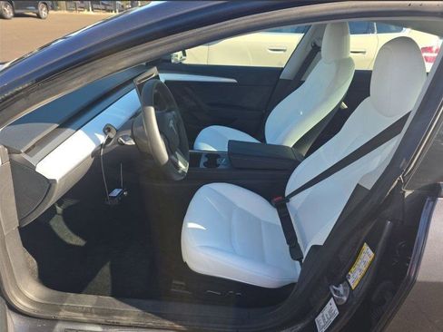 Used 2023 Tesla Model 3 Standard Range image 2