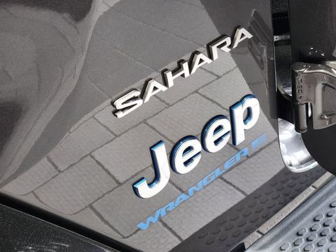 Used 2023 Jeep Wrangler Unlimited Sahara AWD/4WD image 9