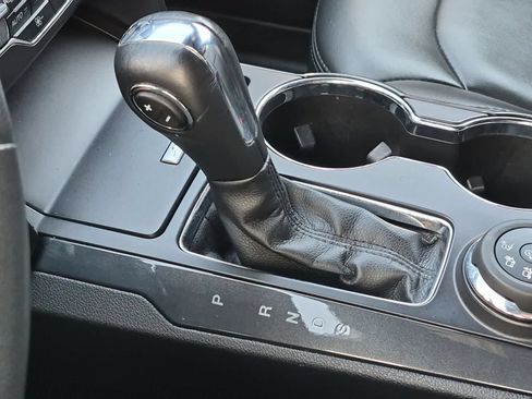 Used 2019 Ford Explorer XLT w/ Equipment Group 202A AWD/4WD image 31