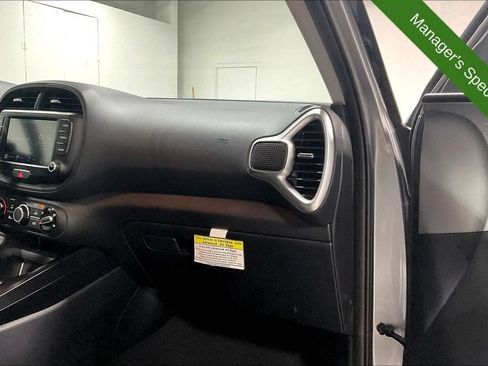 Used 2025 Kia Soul LX FWD image 19