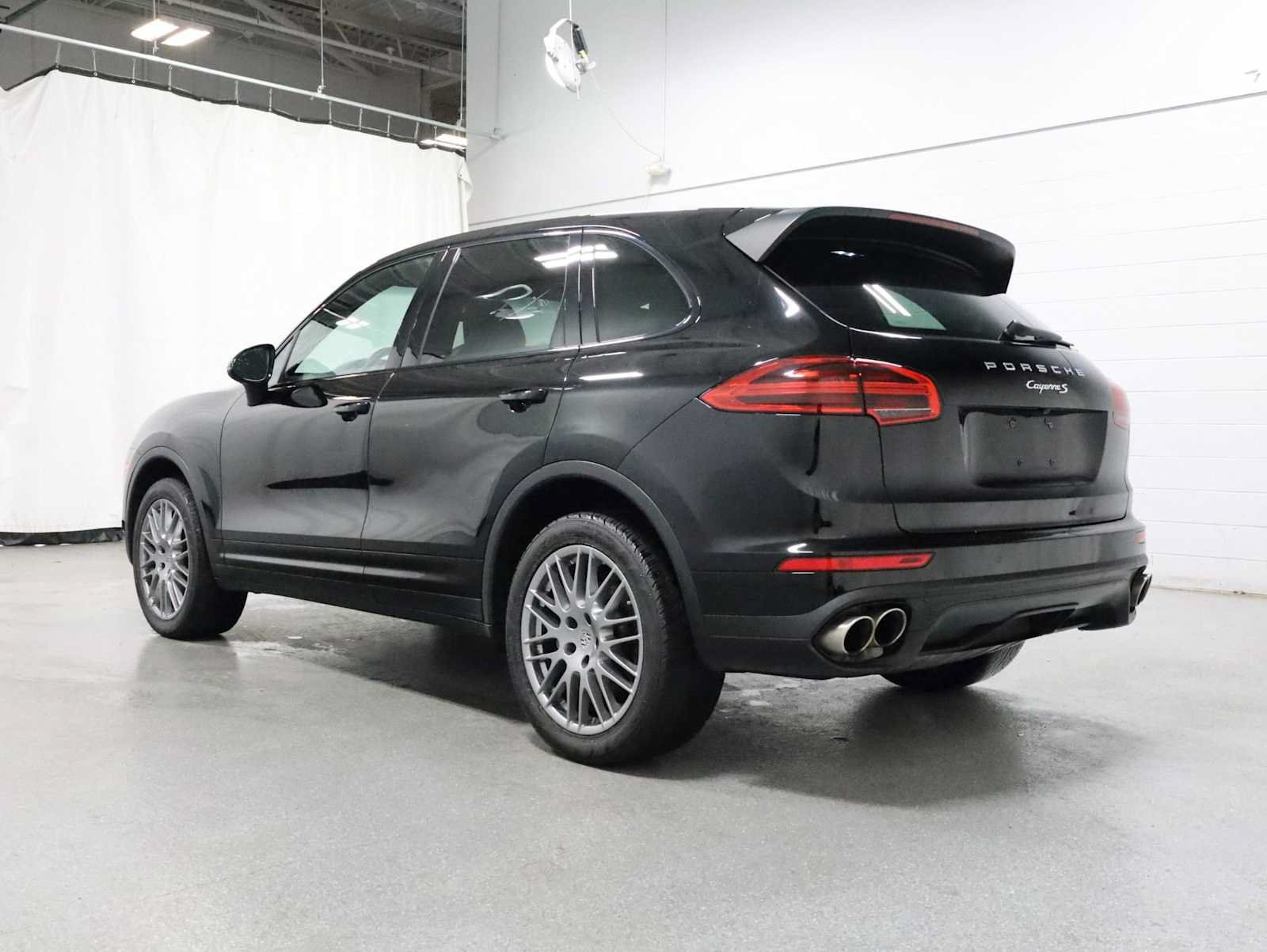 Used 2017 Porsche Cayenne S AWD/4WD image 3