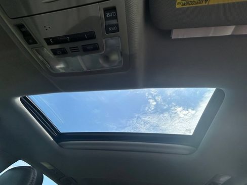 Used 2018 Toyota Highlander SE FWD image 31