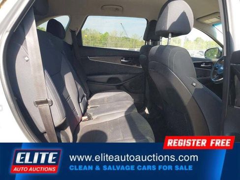 Used 2018 Kia Sorento L image 16